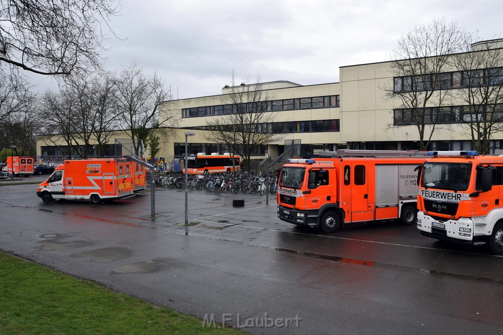 Einsatz BF Koeln Schule Burgwiesenstr Koeln Holweide P004.JPG - Miklos Laubert